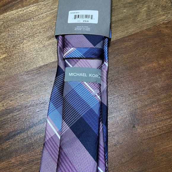 MICHAEL KORS TIE & POCKET SQUARE SET - Picture 10 of 10